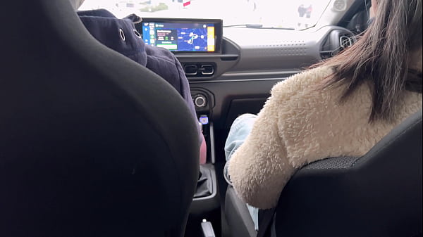 A woman who runs a ride-hailing app picks up a wheelchair user at Sé station. She doesn't have the money to pay for the ride! And she lets herself be sucked off after peeing as payment!