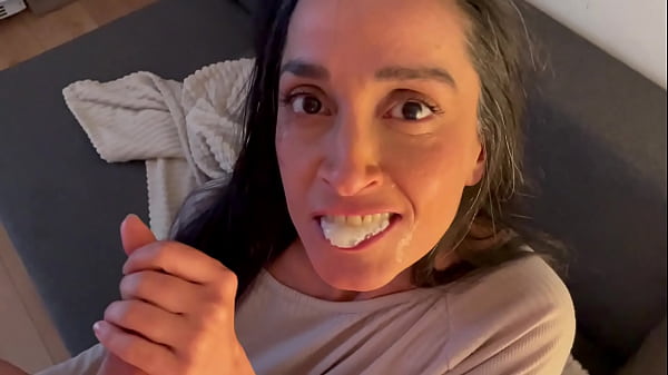 Download Video - Sperma direkt nach dem Fr&uuml;hst&uuml;ck f&uuml;r Penelope-Slut