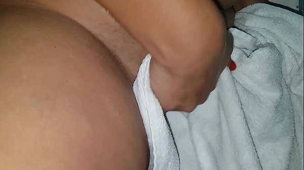 Download Video - Porque mulher demora tanto no chuveiro &quest; Quer descobrir &quest;