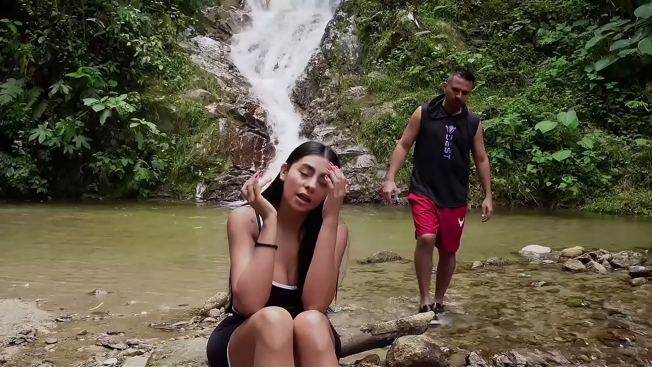 The tour guide ends up filling my pussy with delicious cum!! - Melani Latina