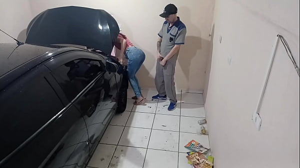 Boss and client got horny in the horny mechanic's workshop!