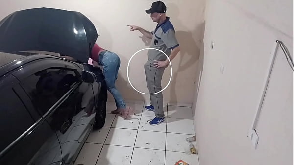 Patroa e cliente ficou com tesão na oficina do ...