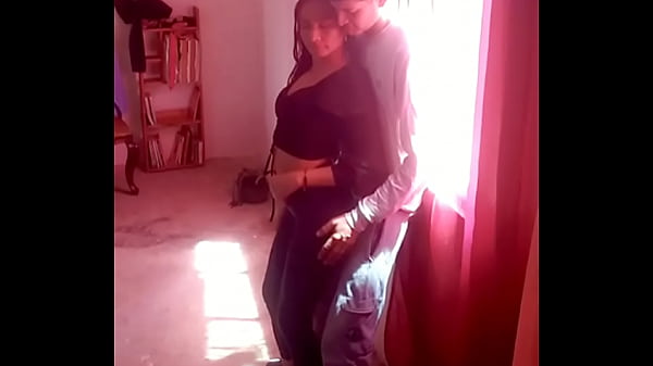 Milf es visitada por el joven que más le gusta le empieza a bailar y menear su rico trasero y le hace garganta profunda a su verga larga