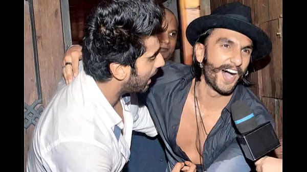 Download Video - Ranveer Singh unseen Gay Kisses