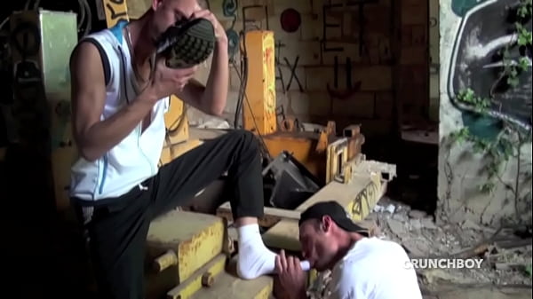 1780 sneaker sex party witr twink and sexy arab