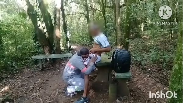 Download Video - Como fuder um Operario pai de familia no meio do mato e ainda gozar na cara dele&period; Vejam aqui&period; Video completo em Xvideos Premium