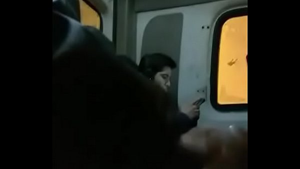 Download Video - Se la saca en p&uacute;blico