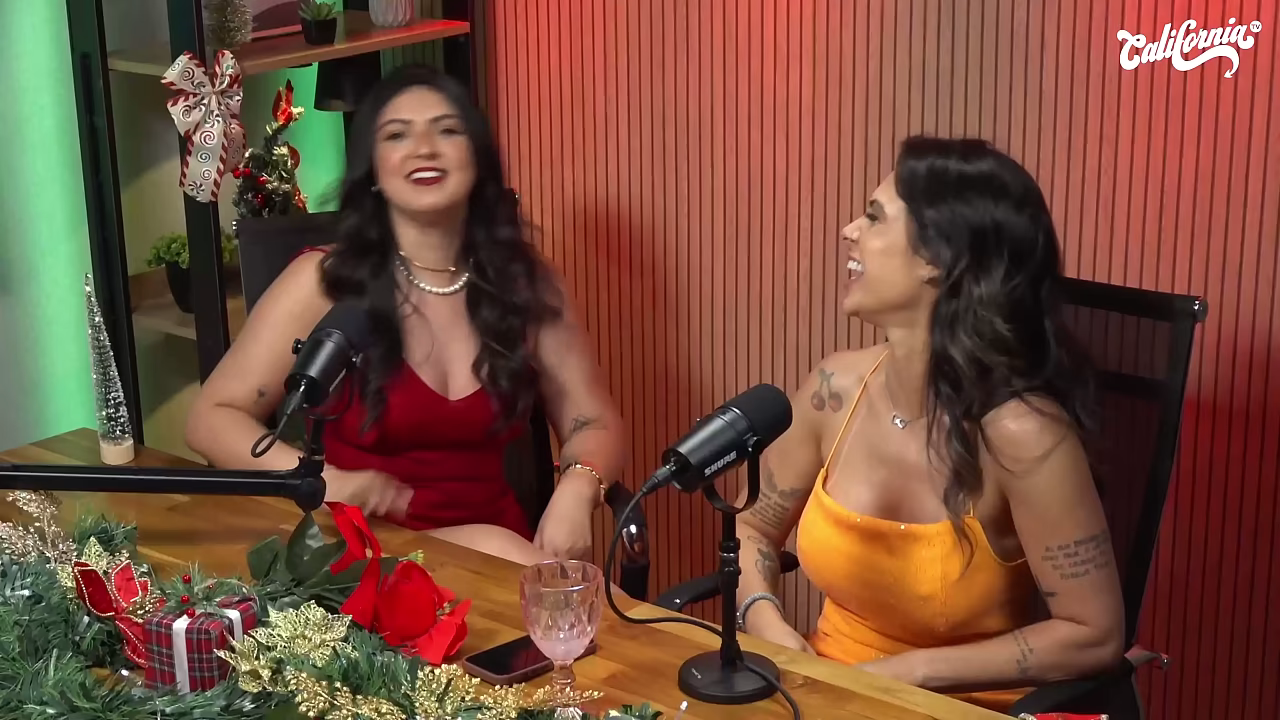 O epis&oacute_dio proibido da California TV: 3 gatas dominando o microfone