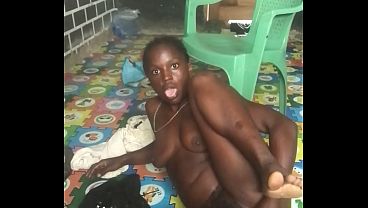 Crazybitch twerking naked then enjoyed fucking her big dildo in both ass and pussyb