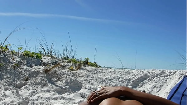 Voyeur beach fuck with big cumming.