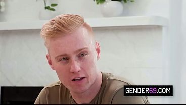 黒人トランスジェンダーのベビーシッターが軍のボスに尻を掘られる