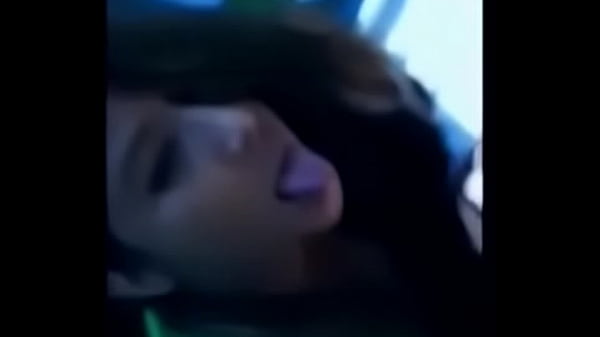 Amateur teen sucks dick in car WHO IS SHE???