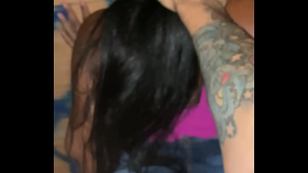 Download Video - Alice na festinha bem loukinha sem calcinha deu po amiguinho do namo na frente de todos