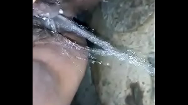 Randi Gf Pisse Et Montrant Seins Cul