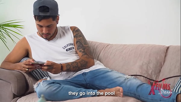 PERUVIAN CUMS ON TWO BIG ASS VENEZUELANS WHO ARE HAPPILY HAVING ORAL SEX