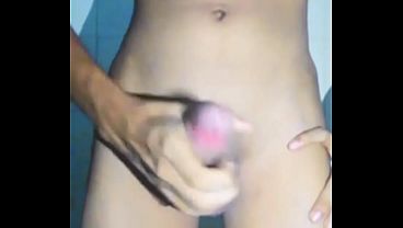 Me masturbo en el baño, rica leche