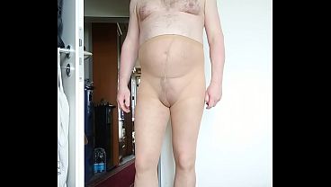 Piss in pantyhose