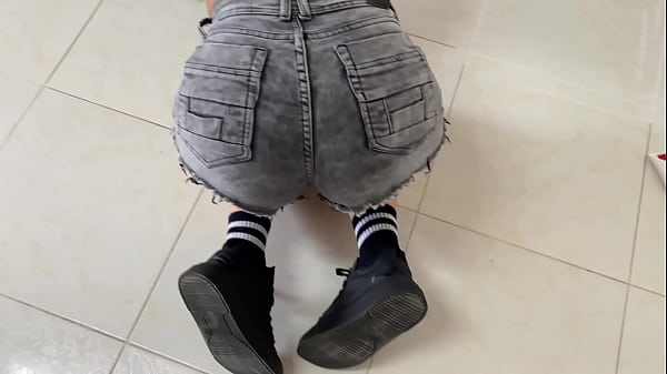 Download Video - &iexcl;Vecina culona se asegura de que el apartamento este bien&excl; - PORNO EN ESPA&Ntilde;OL