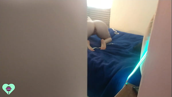 I discovered my stepsister giving an erotic show with her webcam