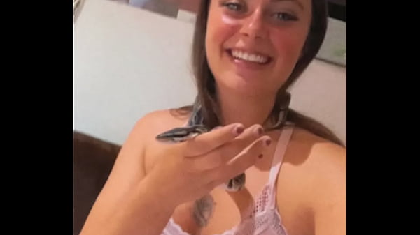 Vient me rejoindre j’ai des vidéos masturbarion gratuite quand t’es abboner...