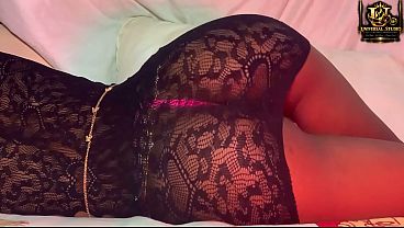 Gorgeous Ebony Hot Flashes Her Backside On Camera