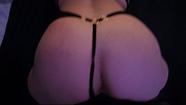 Blondi Twisting Ass and doggy style