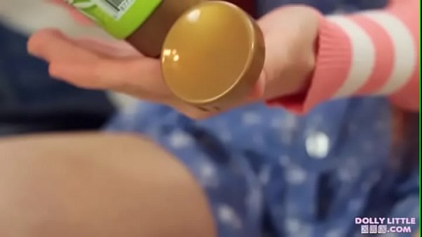 Download Video - Disfrutando de su hermoso cuerpo - Dolly little