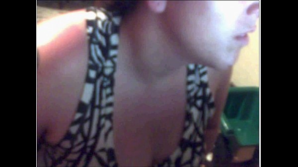 chubby shows tits on webcam