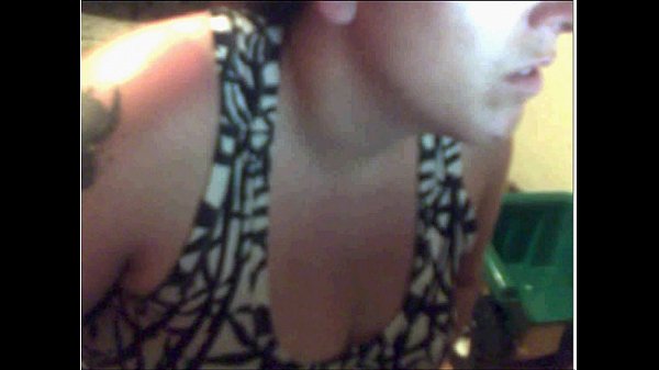 chubby shows tits on webcam