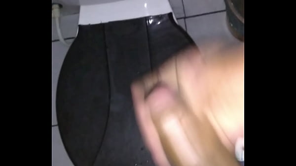 Novinho mostrando sua rola grande grossa