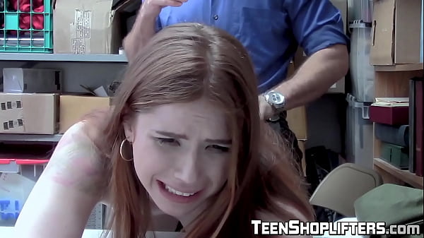 Redhead Teen Verdächtigen ist Streifen durchsucht und von einem Wachmann gefickt