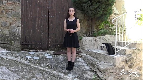 Download Video - Amandine a tr&egrave;s envie de go&ucirc;ter aux femmes