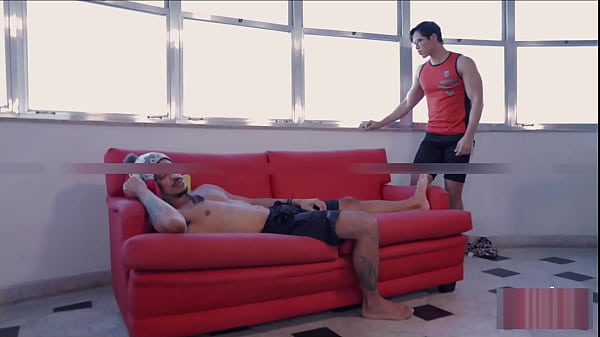 Download Video - Sobrinho ficou doido pra pegar no meu pauz&atilde;o&period; Falei que se pegasse ia ter de sentar&period; O puto aguentou tudo&period;