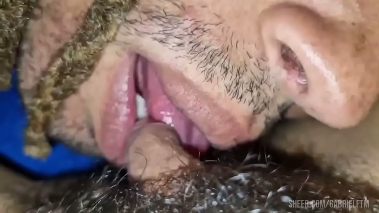 Meu amigo veio cheio de tes&atilde_o e fodeu meu pau