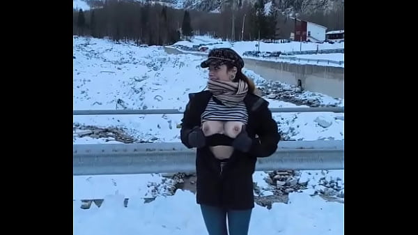 ️snowflakes kissing my flushed skin️