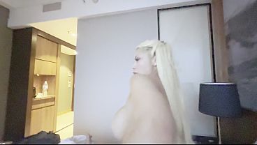 彼女はリバースカウガールで主導権を握り、スピードを落とさなかった｜ラナ・マイヤーズ