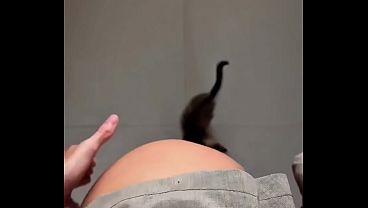 Evyy Lunaa slapping her bubble butt