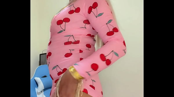 Download Video - Tetas sacando leche de transexual
