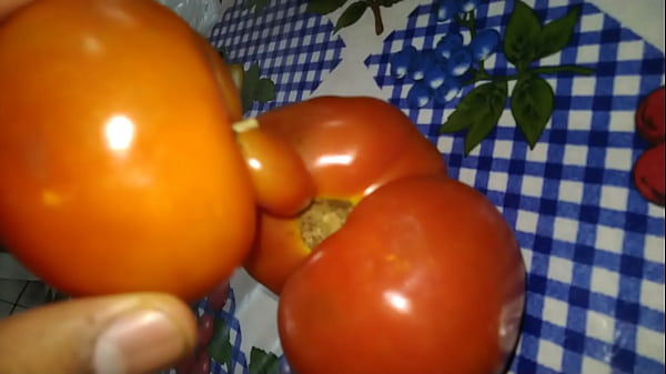 Tomate anão gostoso metendo o pauzão grosso no rabão do tomate cuzudo