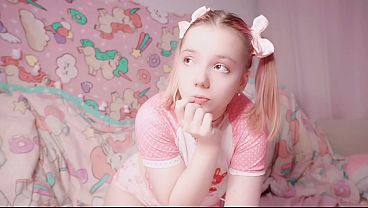 Cute 18 y. o. teen gives a nice blowjob