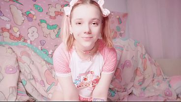 Cute 18 y. o. teen gives a nice blowjob