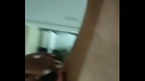 Milf env&iacute;a WhatsApp