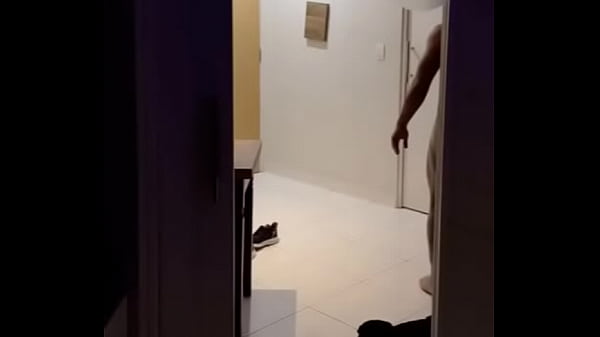 FETICHE ESPERANDO CASADO DE JOELHOS