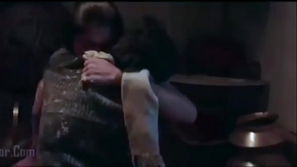 Download Video - Kareena Deepika other heroine expressions