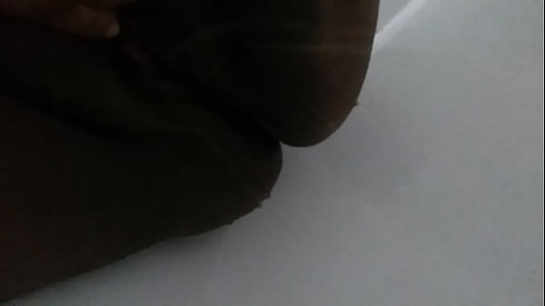 thumb peeing