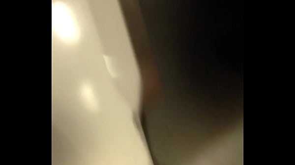 Punheta no banheiro extra