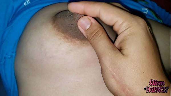 Download Video - Mi HERMANASTRA me deja tocar su CO&Ntilde;O y sus tetas&comma; esta deliciosa