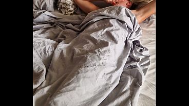 A Horny Morning Moment – Real Amateur MILF Waking Up
