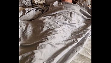 A Horny Morning Moment – Real Amateur MILF Waking Up