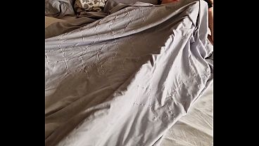 A Horny Morning Moment – Real Amateur MILF Waking Up
